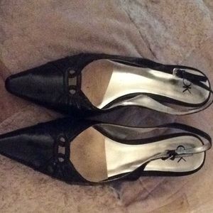 Brand: It’s OK black heel